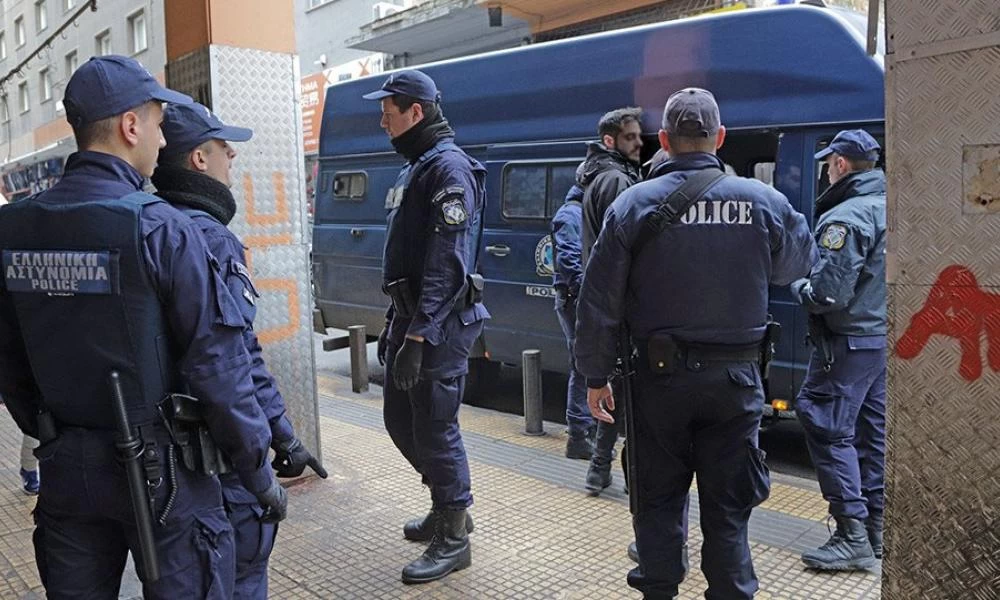 Αστυνομική επιχείρηση κατά ναρκωτικών και παρεμπορίου στο κέντρο της Αθήνας